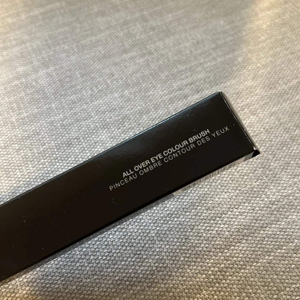 Laura Mercier All Over Eye Colour Brush